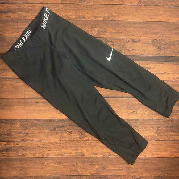 Nike Pro Black Capri Leggings‎ Womens Small - Picture 1 of 4